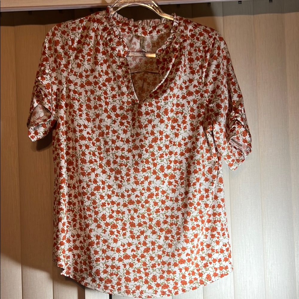 White Short Sleeve Blouse Size Large